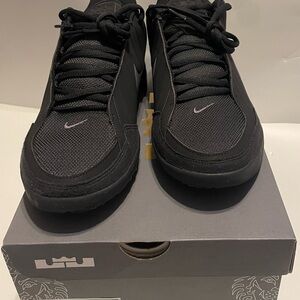 Nike Men's Black Athletic Shoes
